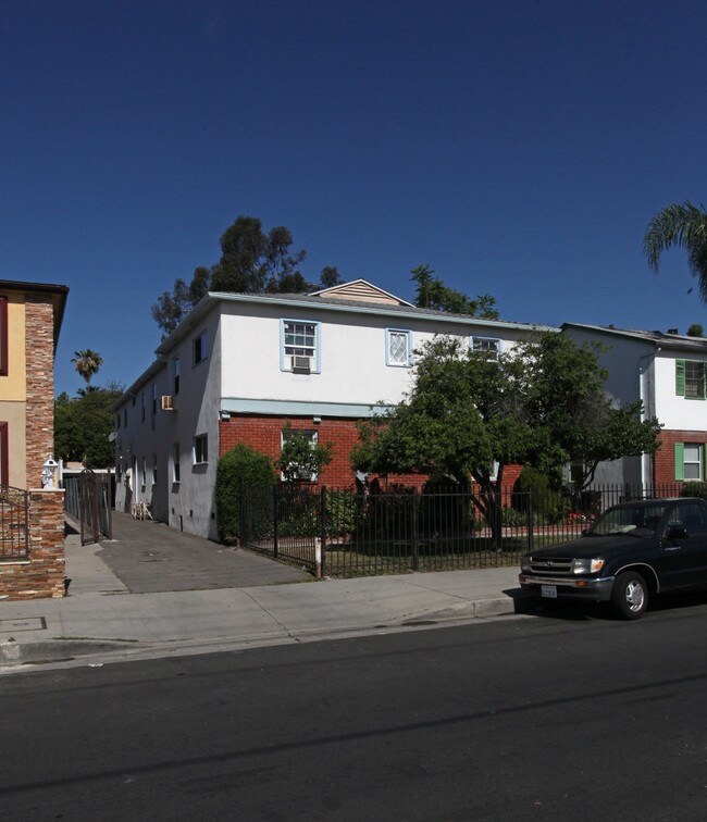 6655 Sepulveda Blvd in Van Nuys, CA - Building Photo - Building Photo