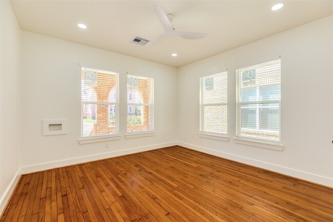 2512 Avenue K in Galveston, TX - Building Photo - Building Photo