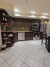 910 Summit Ave, Unit 301 in Union City, NJ - Building Photo - Building Photo