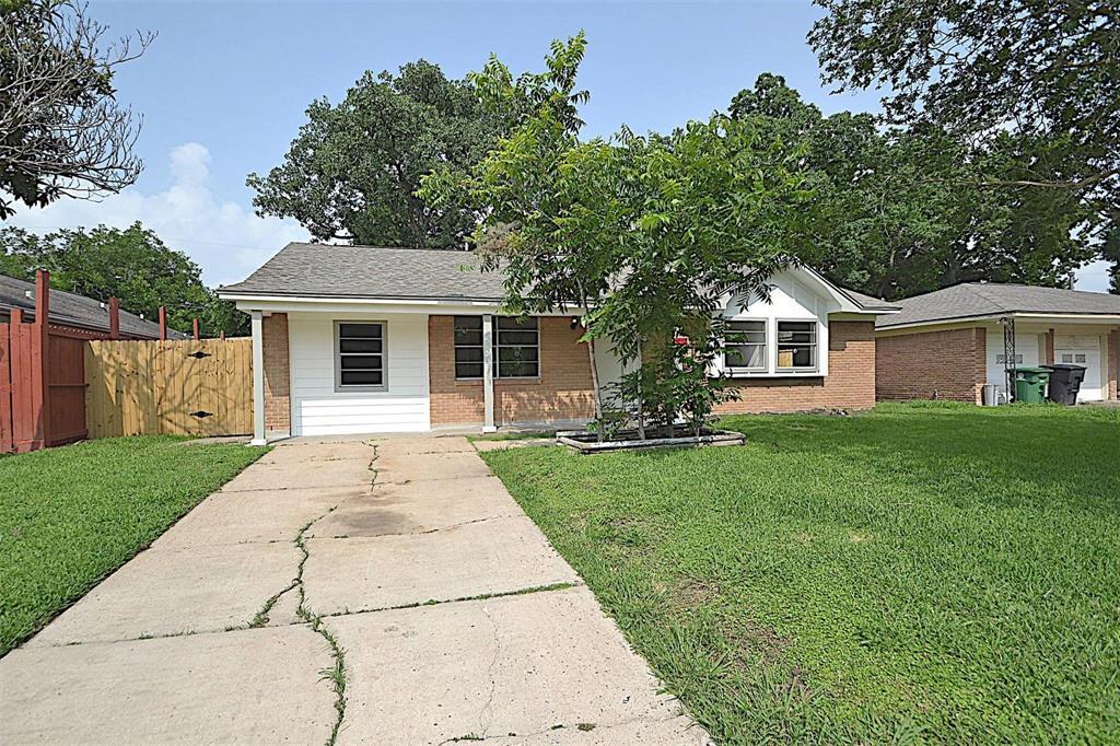 5619 Elm Spring Dr in Houston, TX - Building Photo