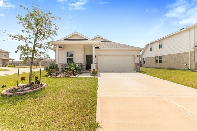 14930 Spg Frst Ln in Mont Belvieu, TX - Building Photo - Building Photo