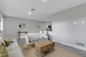 3857 Woodrow Ridge St in Sarasota, FL - Foto de edificio - Building Photo