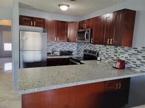 800 SW 11th Ave in Hallandale Beach, FL - Building Photo - Building Photo