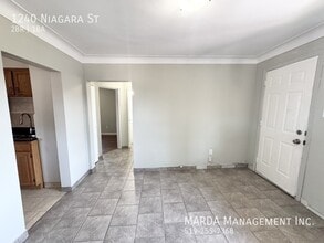 1240 Niagara St in Windsor, ON - Building Photo - Building Photo