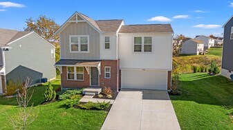 2236 Elias Boone Ct in Hebron, KY - Building Photo