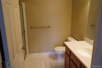 44036 Rushcliffe Dr in Sterling Heights, MI - Building Photo - Building Photo