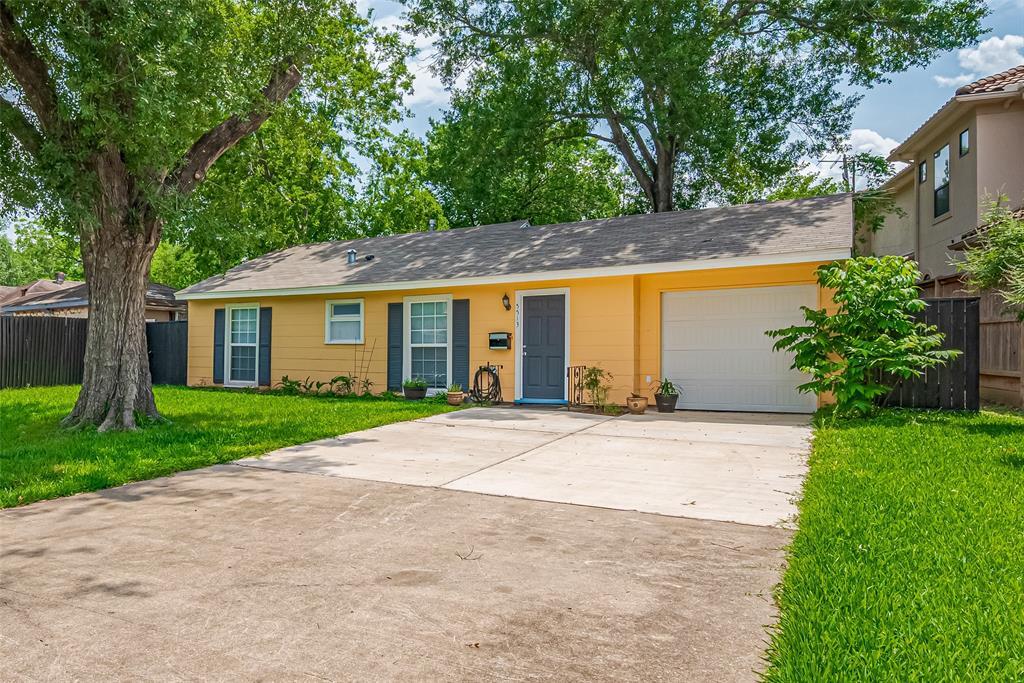 5513 Fairdale Ln in Houston, TX - Building Photo