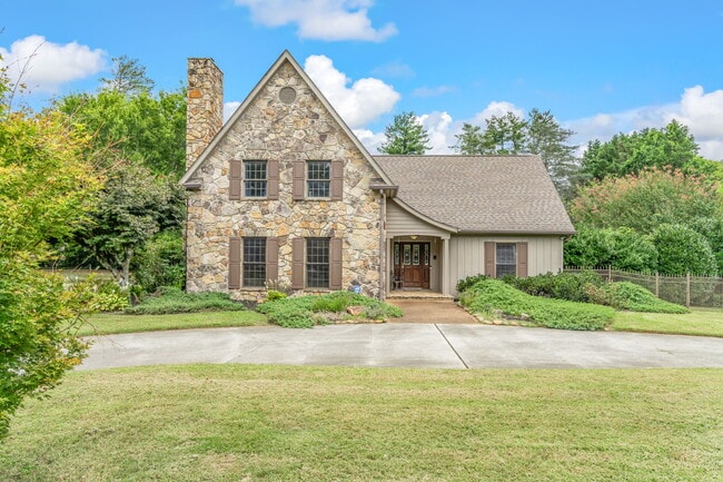 property at 2016 Rivergate Dr