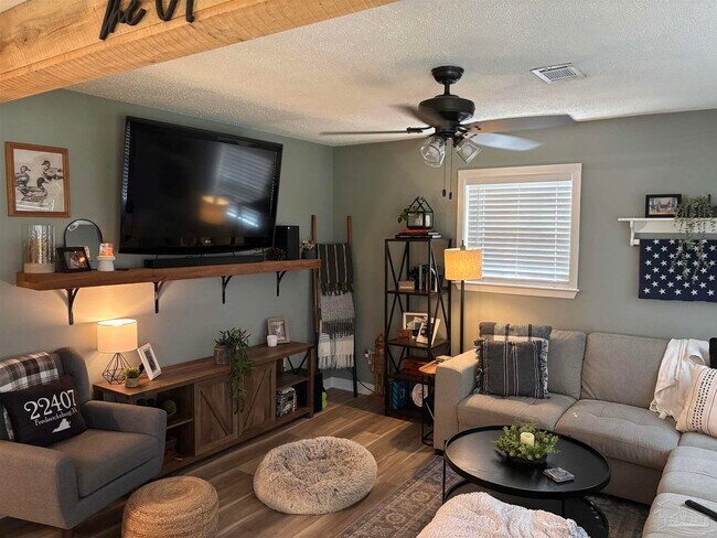 5811 Perkins St in Pensacola, FL - Building Photo - Building Photo