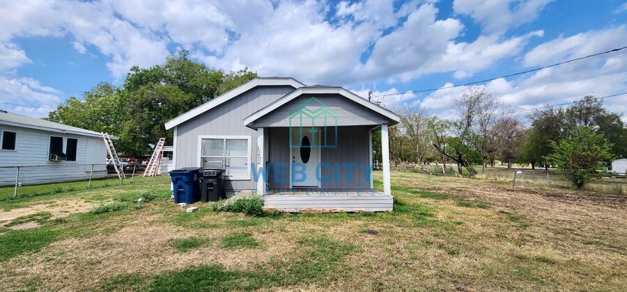 1202 E 11th Ave in Corsicana, TX - Building Photo