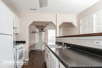 1402 N Hampton Dr in Hampton, GA - Foto de edificio - Building Photo