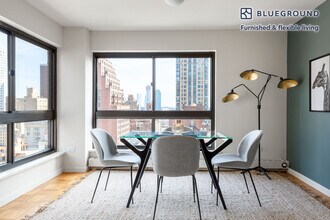 300 E 51st St in New York, NY - Foto de edificio - Building Photo