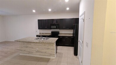 33015 Kaloko Rd in Wesley Chapel, FL - Foto de edificio - Building Photo