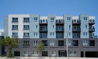 1623 W Manchester Ave in Los Angeles, CA - Building Photo