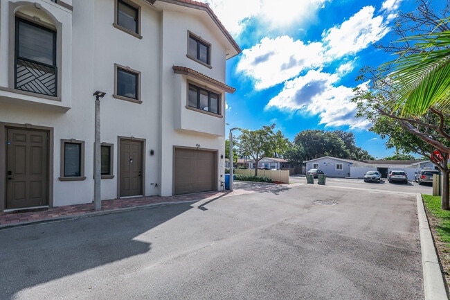 456 NW 41st St in Oakland Park, FL - Building Photo - Building Photo