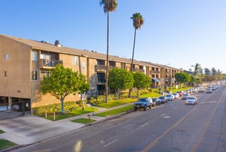 Northridge Gardens Apartments in Northridge, CA - Building Photo - Building Photo