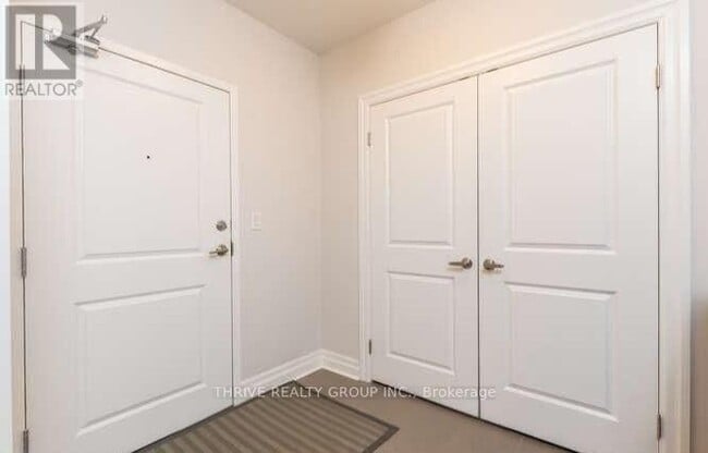 260 Villagewalk Blvd in London, ON - Building Photo - Building Photo