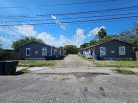 821 S Alameda St, Unit 4 in Corpus Christi, TX - Building Photo