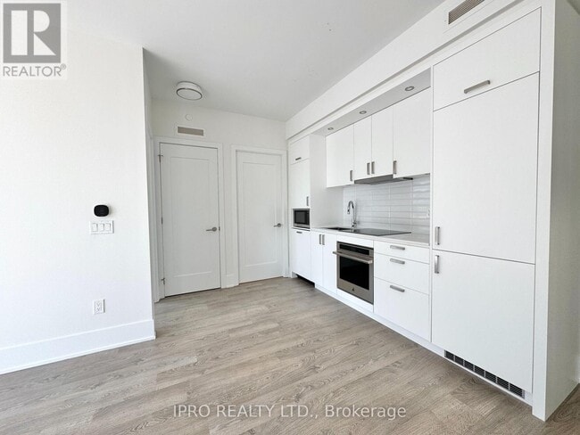 property at 470-1470 Front St W