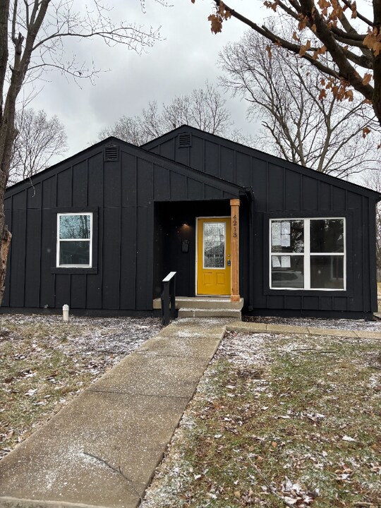 4213 Kingsley Dr in Indianapolis, IN - Building Photo