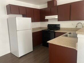 1954 Nebula Dr, Unit 286 in Las Vegas, NV - Building Photo - Building Photo