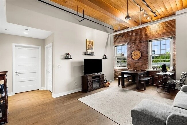 130 John St in Lowell, MA - Building Photo - Building Photo