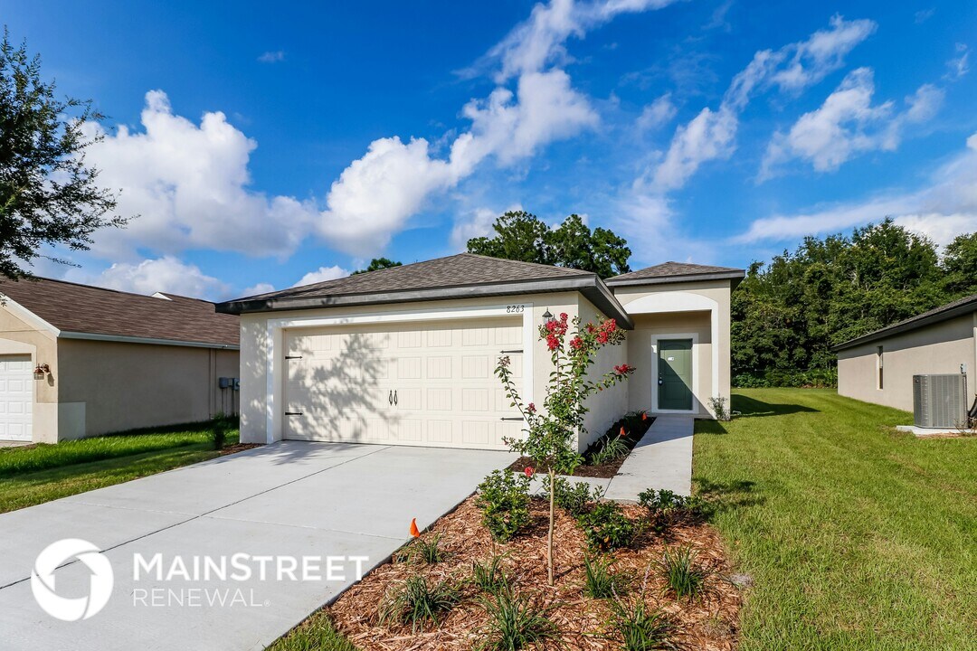 8263 Silverbell Loop in Brooksville, FL - Building Photo