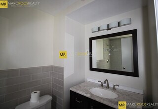 14 Dow St, Unit 2 in Somerville, MA - Building Photo - Building Photo