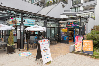 Robson Gardens in Vancouver, BC - Building Photo - Building Photo