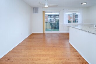 107 E Broadway, Unit A in Milford, CT - Building Photo - Building Photo