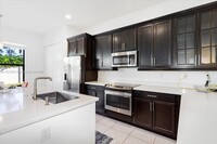 3273 W 99th Pl in Hialeah, FL - Foto de edificio - Building Photo