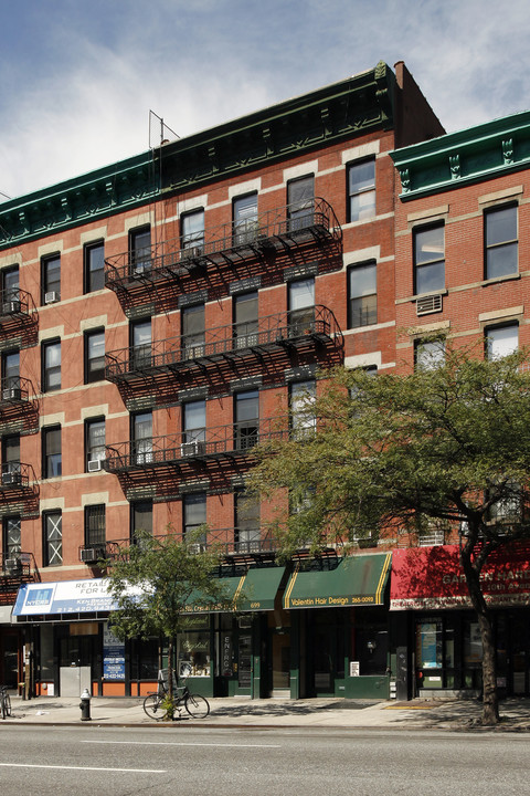 699 Tenth Ave in New York, NY - Building Photo