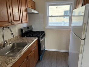 287-289-289 Stewart Ave in Hempstead, NY - Building Photo - Building Photo