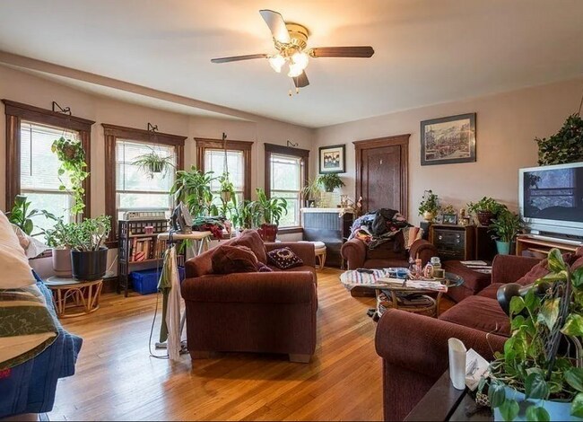 35 Thurston St, Unit 3 in Somerville, MA - Building Photo - Building Photo