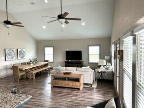 25024 Sausalito Dr in Galveston, TX - Building Photo - Building Photo