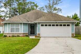2066 Tanager Dr in Orange Park, FL - Building Photo