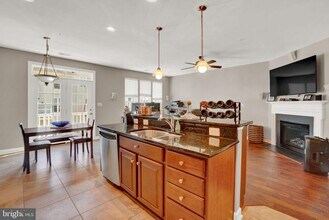 2460 Eastbourne Dr in Leesylvania, VA - Building Photo - Building Photo