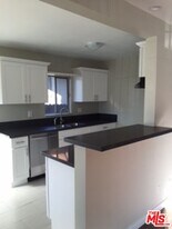 744 Chestnut Ave in Long Beach, CA - Building Photo