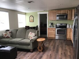 18550 Couch Market Rd in Bend, OR - Building Photo