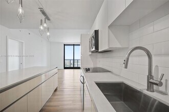 101 Diplomat Pkwy, Unit 2604 in Hallandale Beach, FL - Building Photo - Building Photo