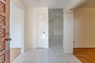 9206 Beringwood Dr in Houston, TX - Building Photo - Building Photo