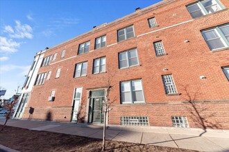 2344 W Charleston St, Unit 2R in Chicago, IL - Building Photo - Building Photo