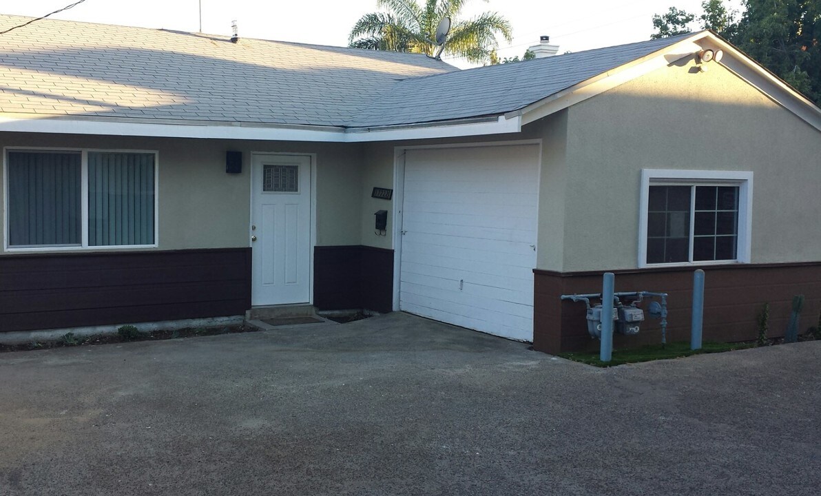 17722 Kingsbury St in Los Angeles, CA - Building Photo