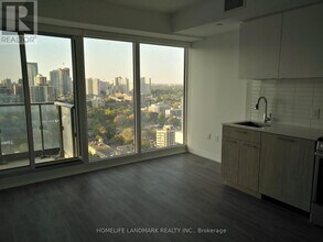 251-2251 Jarvis St in Toronto, ON - Building Photo - Building Photo