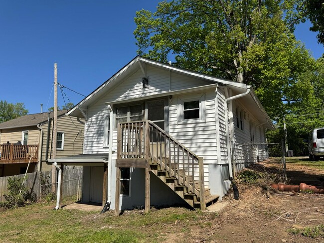 1421 N Hamilton St in High Point, NC - Foto de edificio - Building Photo