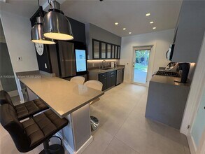 1205 NE 17th Ter in Fort Lauderdale, FL - Foto de edificio - Building Photo
