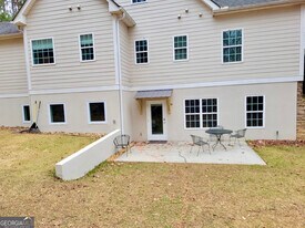 886 Moore Rd in Newnan, GA - Building Photo