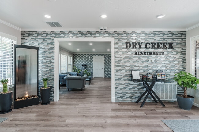 Dry Creek in Paso Robles, CA - Foto de edificio - Building Photo