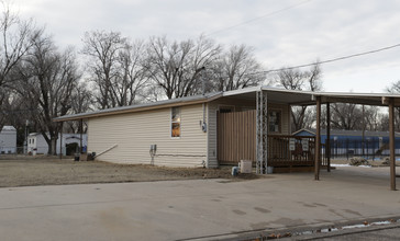 2014-2206 W Macarthur Rd in Wichita, KS - Foto de edificio - Building Photo