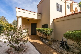 2114 Inverness Dr in Henderson, NV - Building Photo - Building Photo